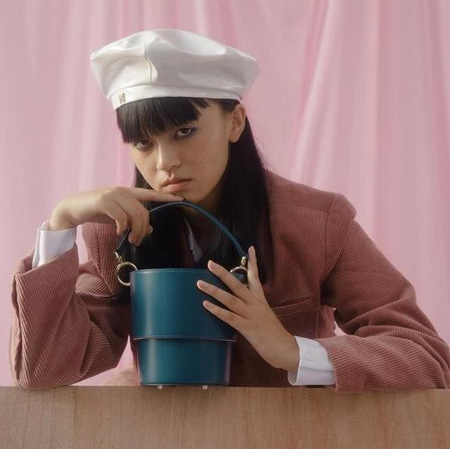 初秋搭配这几款好看的包包，让你秒变时尚潮人