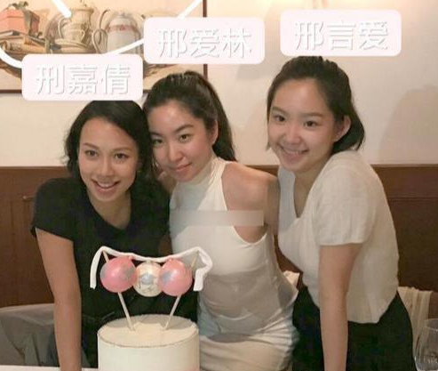 她与年轻时的林青霞一个模子刻出来的，被网友称为“小林青霞”