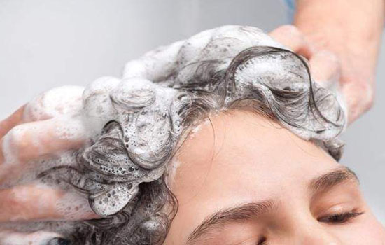 洗发水直接抹头皮会导致脱发吗