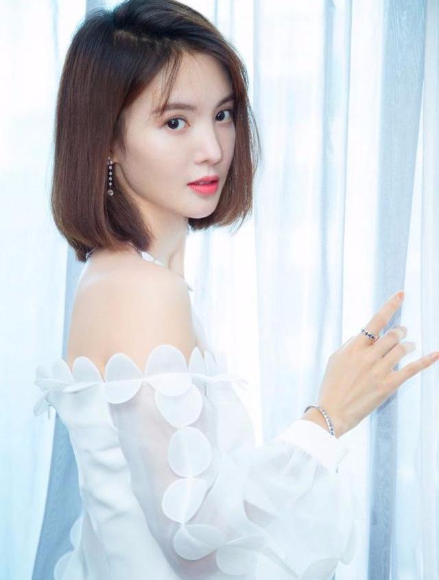 金晨与唐人解约后,她最大的作品貌似就剩她两段已经分手的恋情了