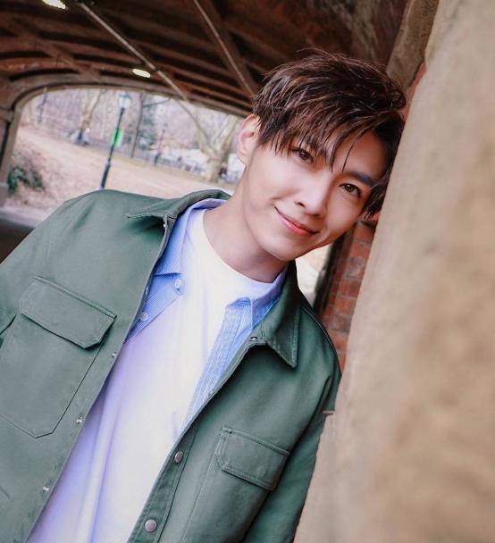 炎亚纶遭人质问“你是同志吗？”霸气反击称：关你屁事