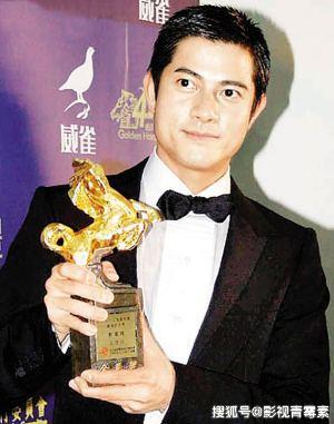 54岁的郭富城在演唱会上脱衣露腹肌，是四大天王中身材最好的