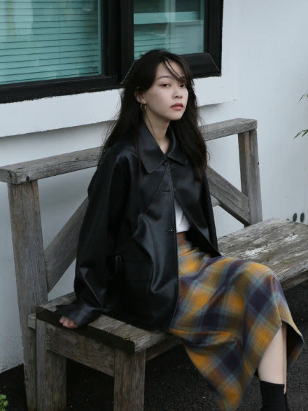 腿粗胯部大就别再穿裤装了,秋冬款半身裙才适合你,显瘦又优雅