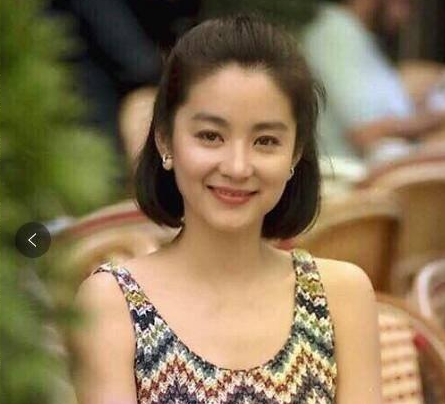 她与年轻时的林青霞一个模子刻出来的，被网友称为“小林青霞”