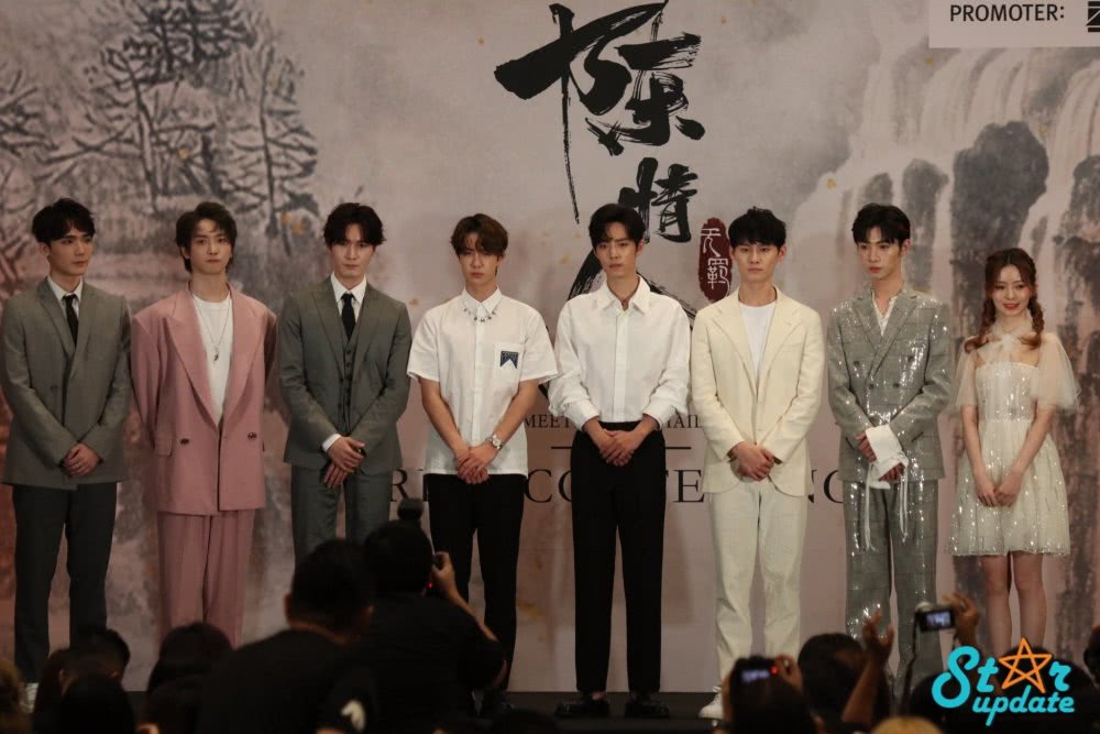《陈情令》泰国发布会肖战王一博同穿白衬衫,男团上演西装诱惑