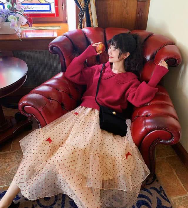 秋天怎么穿？用纯色毛衣温暖你的衣橱