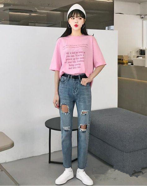 粉色短袖配什么裤子 这样穿也太甜了吧