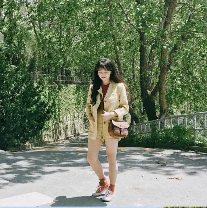 微胖小个子女生怎么穿?只有选对了适合自己的穿搭才能显瘦高还好看