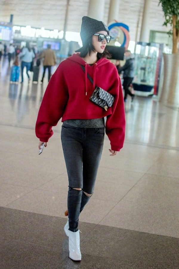 明星街拍:让针织帽帮你展现摩登少女时尚感