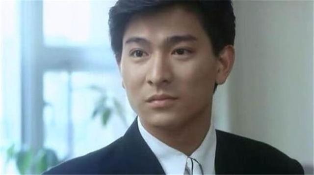 蔡徐坤胖了,吴亦凡也胖过,刘德华却越老越瘦越帅气