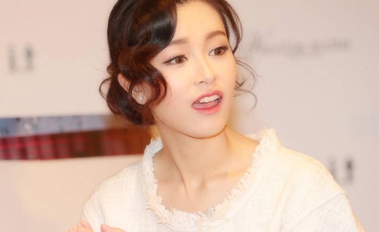 她到底有多美?居然让谢霆锋对她一见钟情,让陈冠希为了她戒了烟