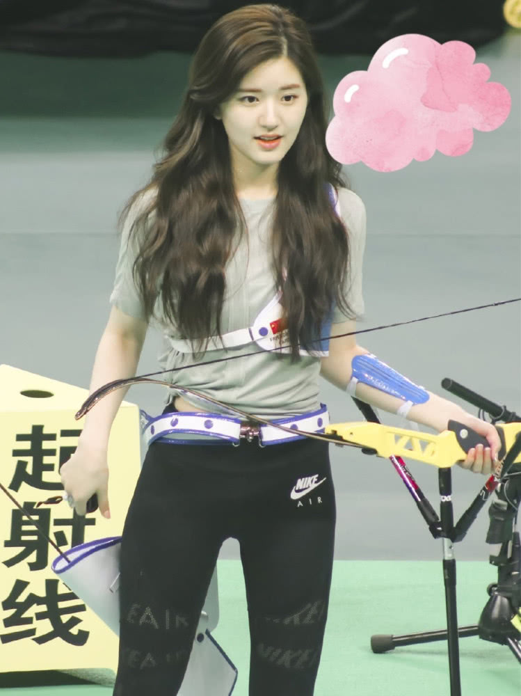 杨丞琳大胆挑战羊毛卷新发型，想不到发型越换越好看