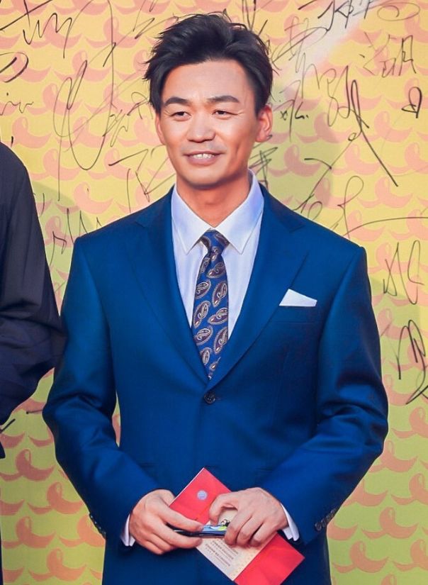 王宝强近照公开，胡须邋遢显老，离开马蓉后生活水平下降？