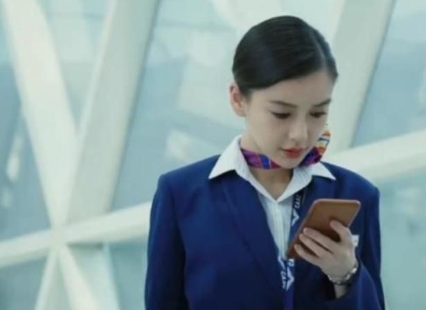 《中国机长》首映礼,李沁生图比精修好看,baby娃娃脸很抢镜