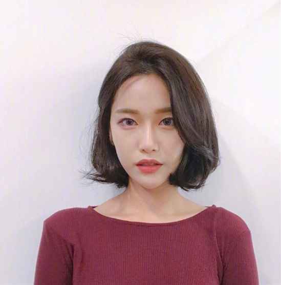 适合大脸女孩的短发发型