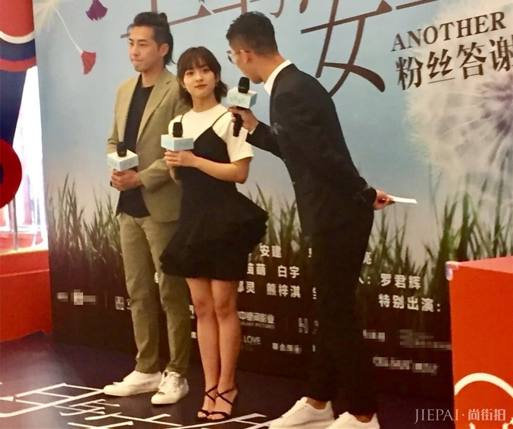 沈月活动生图曝光路人为她发声,本人超瘦超好看腿一点也不粗