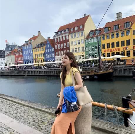 女神秀智私服搭配简约时尚又大气,值得女生们学习借鉴