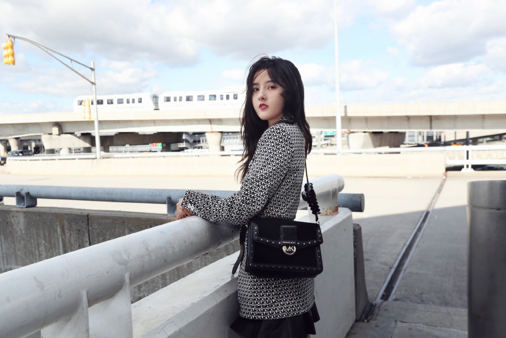 宋祖儿摩登造型机场性感街拍图片