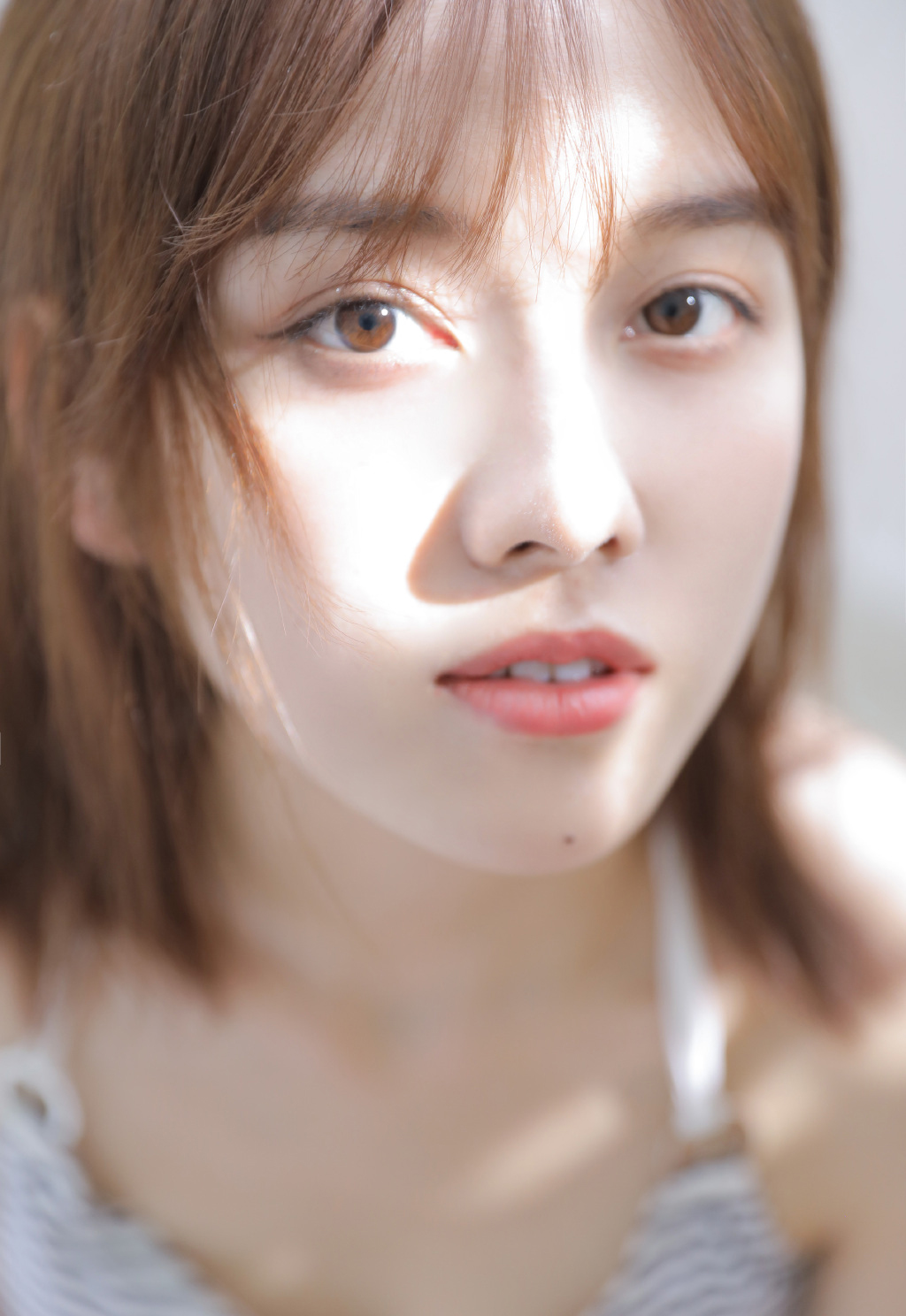 穿牛仔短裤高颜值美女吊带蛮腰诱人性感艺术图片