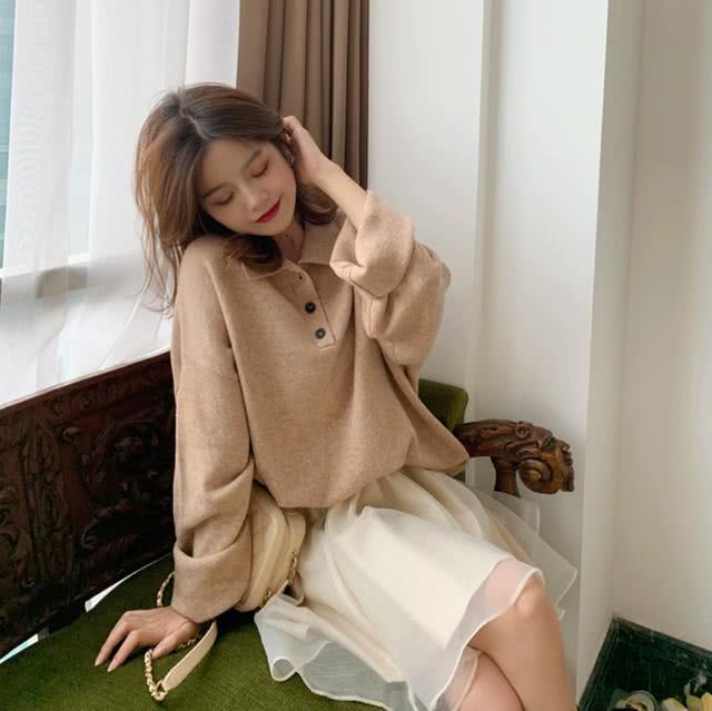 秋天怎么穿？用纯色毛衣温暖你的衣橱