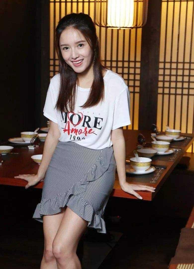 亲密合照惹得祸?27岁TVB小花步江嘉敏后尘,被爆与神秘男人暧昧