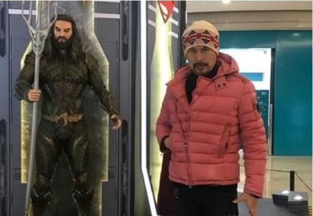 退隐之后再次红遍网络,全仗一张明星脸?徐锦江雷神傻傻分不清