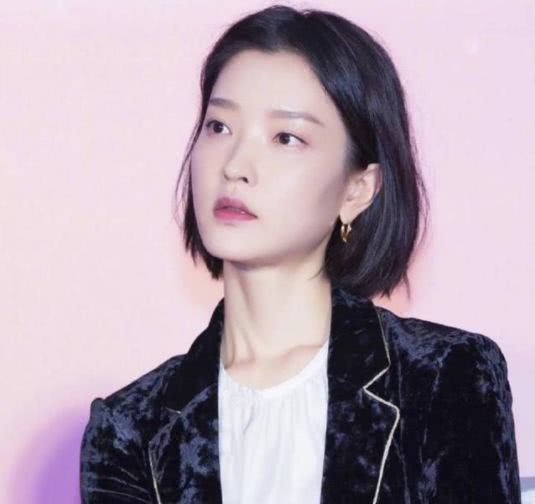 丸子头、梨花头内扣、大波浪卷，你喜欢哪种发型？