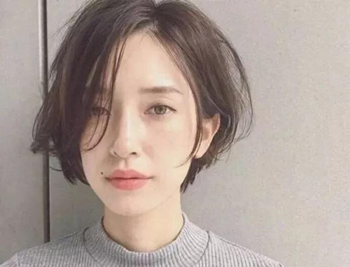 卷发比直发显老吗 选对发型真的减龄