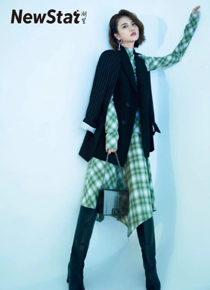 剪了短发的孙亚亚用7套造型，演绎2019早秋时尚穿搭