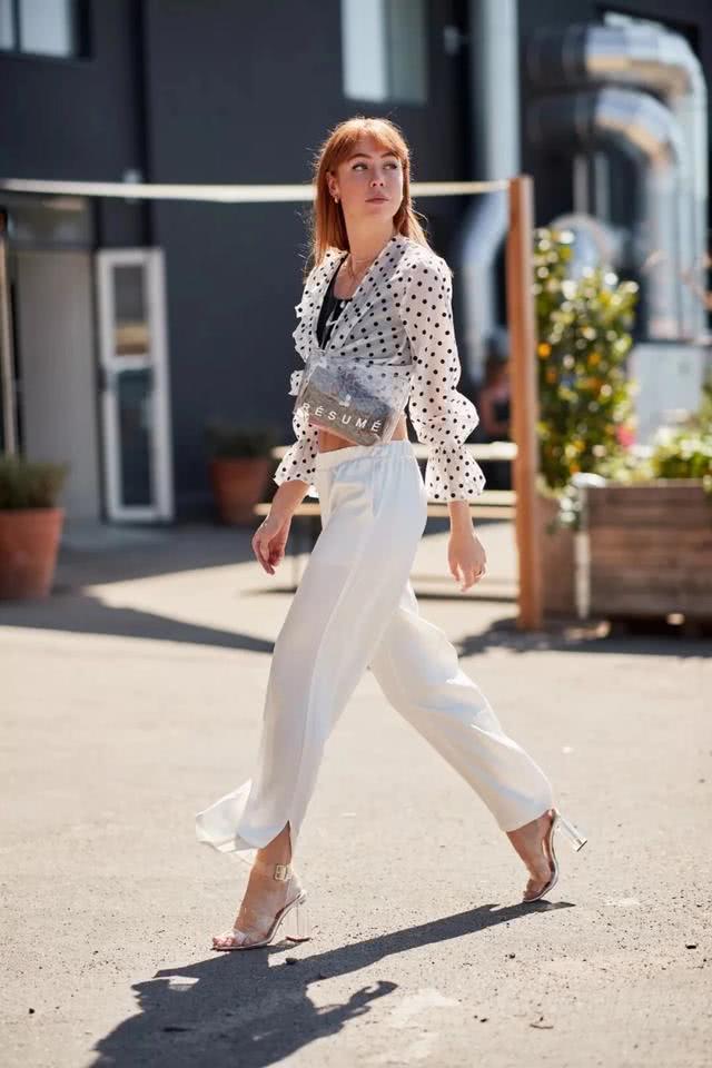 什么裤子最百搭？选对这“3种”裤子，拯救衣橱穿出时髦气质