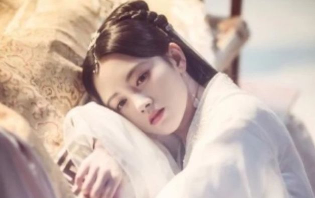 鞠婧祎穿古装清新脱俗宛如小仙女,太美了