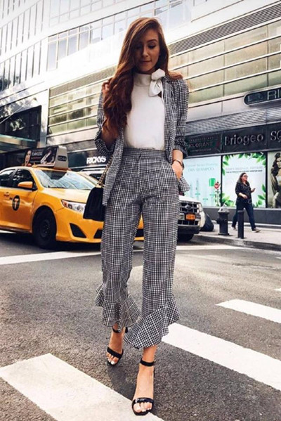 浅灰小西服搭配技巧 5个小技巧让你不一样