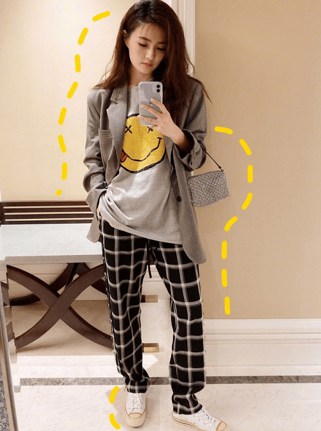 徐璐出席活动穿圆领绑带连衣裙，私下衣品清新活泼