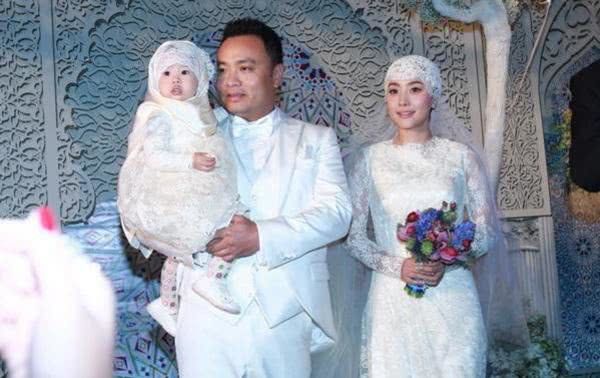 她出道得张国立力捧,和邓超青梅竹马,今低调嫁央视一哥美成仙女