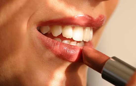 口红是石油做的吗