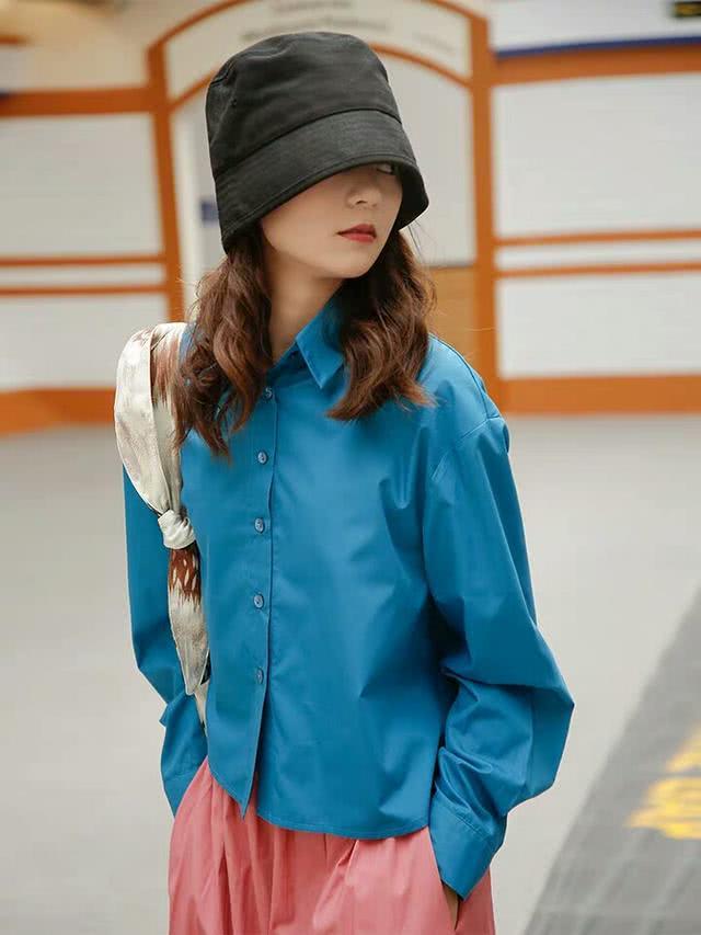 天冷了，脱下短袖穿让气质显白的衬衫吧！肤黄的女人穿特别美