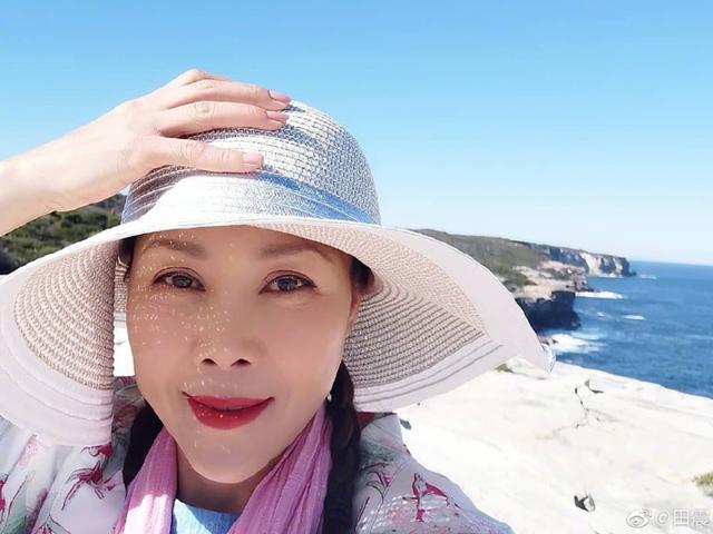 那英出道时她已爆火,一夜之间从歌坛消失,53岁田震近况如何?