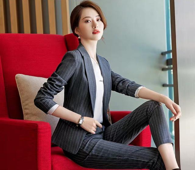 一件洋气修身的西服套装，让你彰显优雅随性气质
