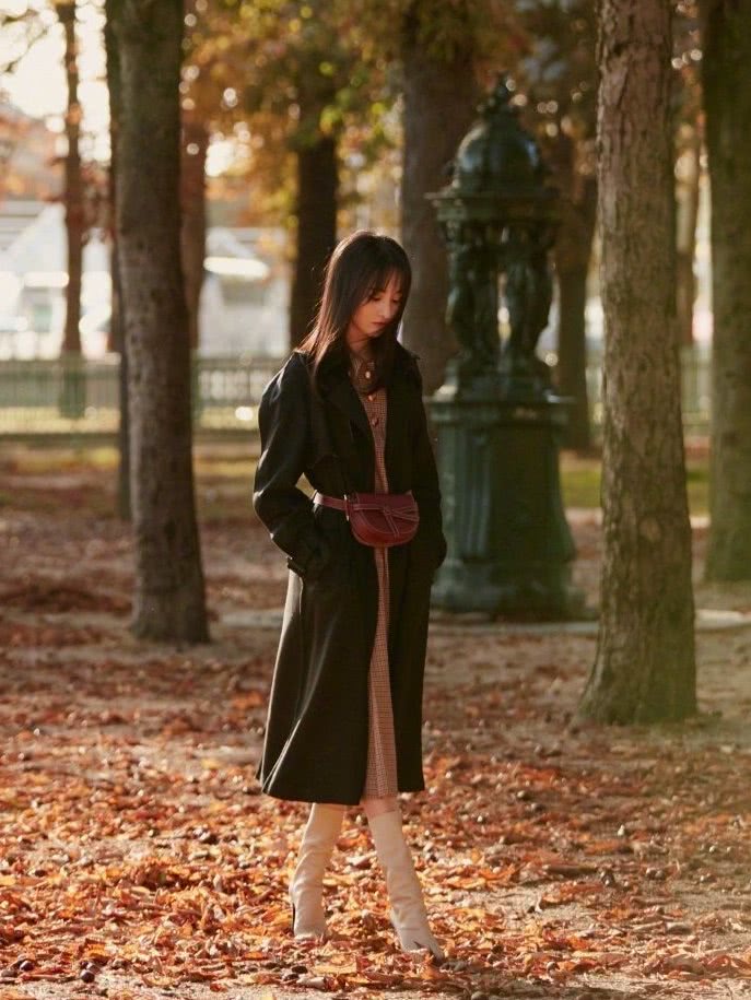 郑爽大胆挑战轻熟造型，女人味十足！