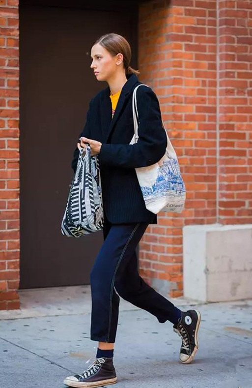 黑色牛仔裤配什么鞋子 这样穿才时髦