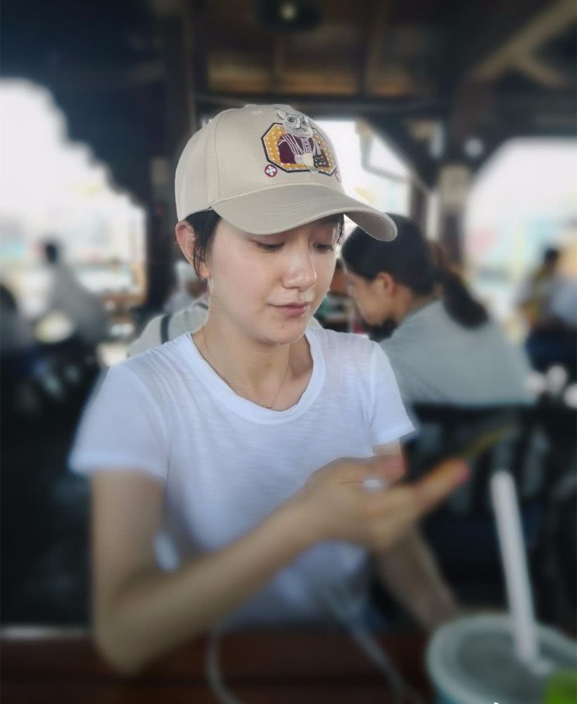 李倩35岁了还是一张娃娃脸,网友发现痣不见了?