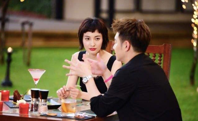 吴昕很委屈,节目中因卖礼物一事向钟汉良道歉,被网友质疑蹭热度