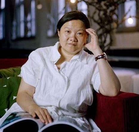 陈凯歌的2个老婆,陈红生2子受宠23年,58岁的她却不被人知