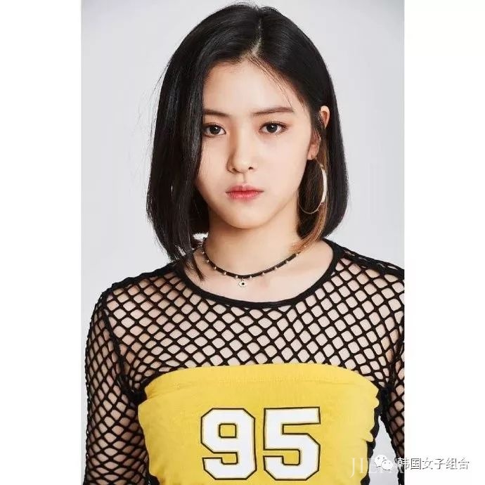 女团出道前的简历照片，由于她的离开，推迟半年出道！