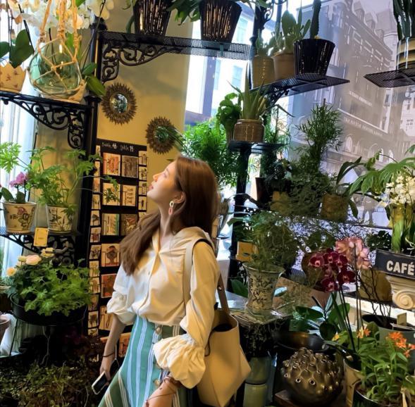 女神秀智私服搭配简约时尚又大气,值得女生们学习借鉴