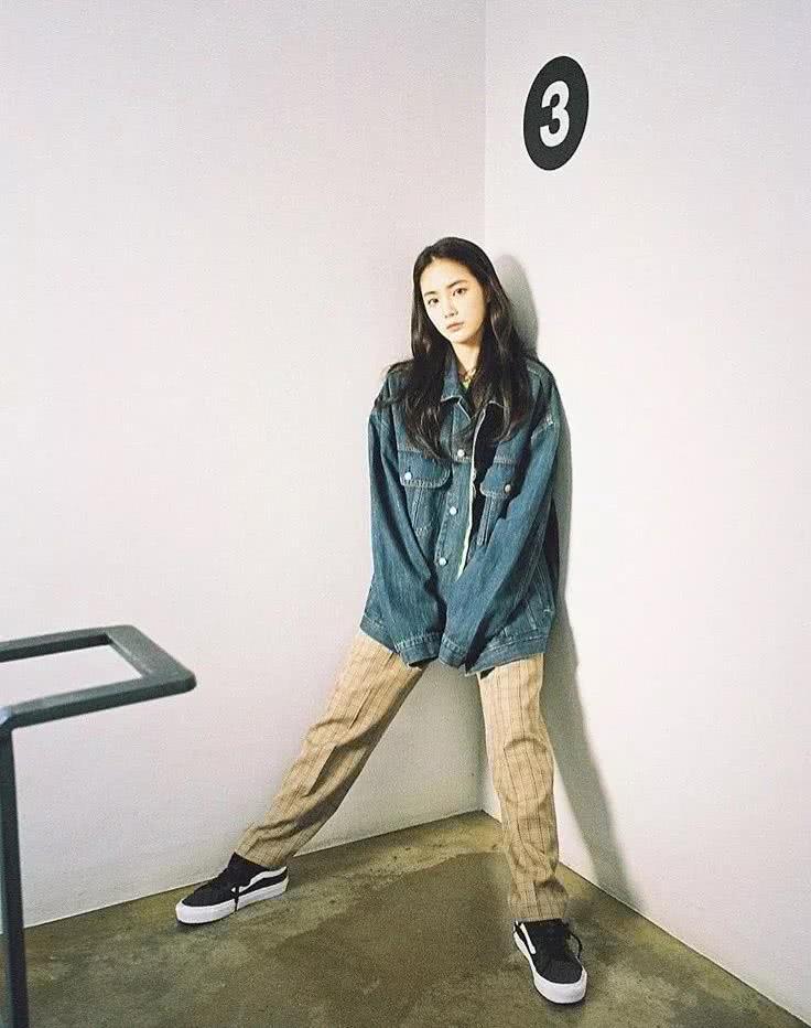 这位美女拥有可清纯可冷艳的五官，被力捧为“最新整容模板”