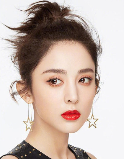 女生绝美的红唇妆太诱人,热巴娜扎三吉彩花各有各的美