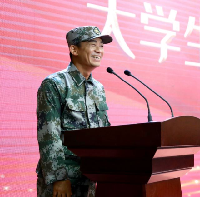 王宝强近照公开,胡须邋遢显老,离开马蓉后生活水平下降?