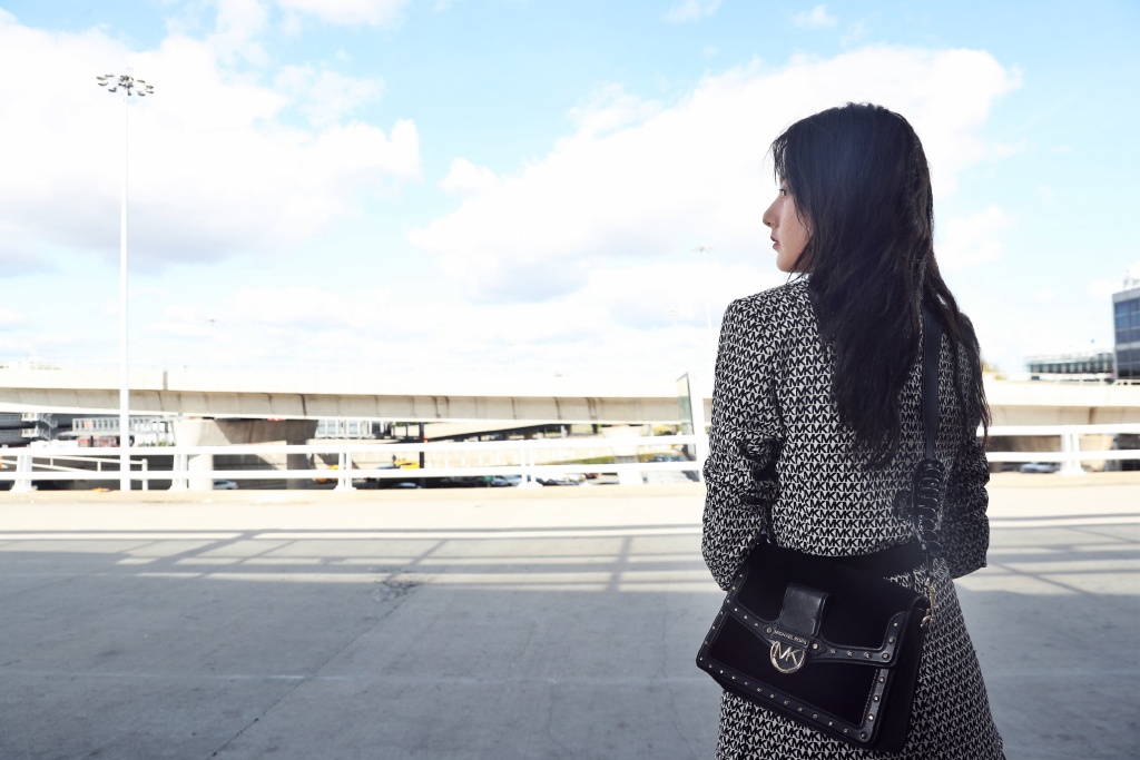 宋祖儿摩登造型机场性感街拍图片