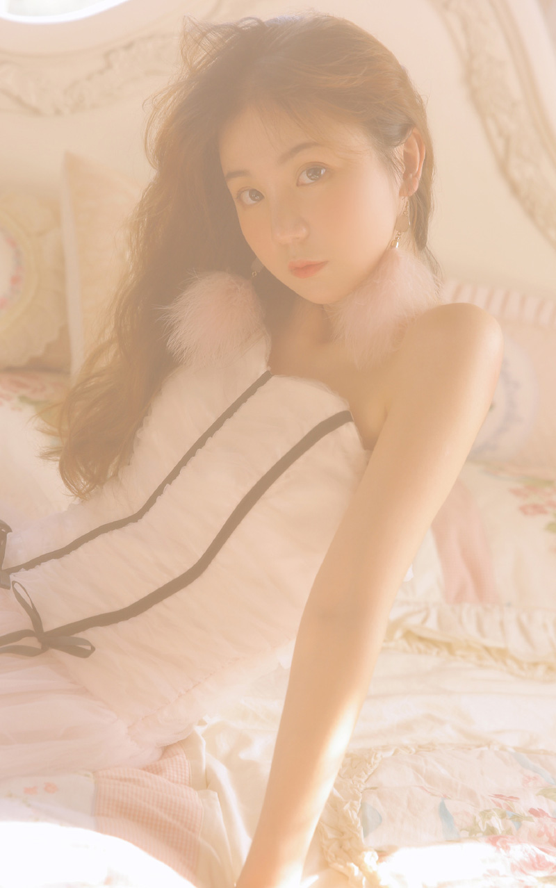 性感美女抹胸裙诱人朦胧写真图片